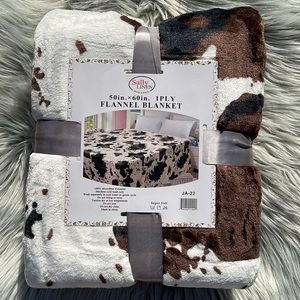 Brand New Throw size Flannel blanket, cow print(50*60)